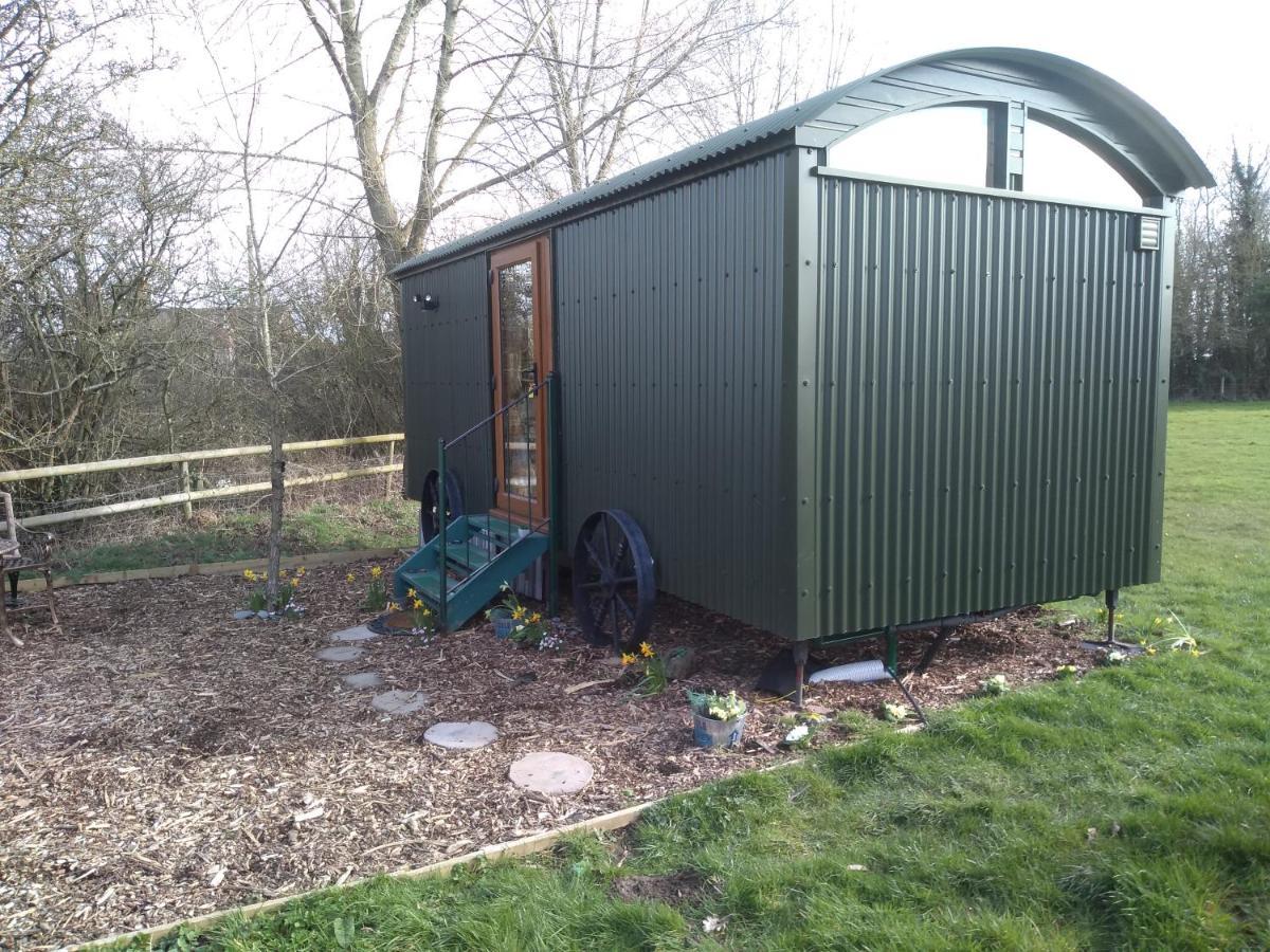 Glamping Malvern Shepherd Hut エクステリア 写真