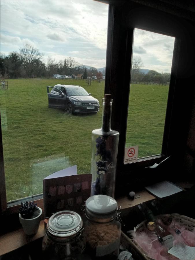 Glamping Malvern Shepherd Hut エクステリア 写真