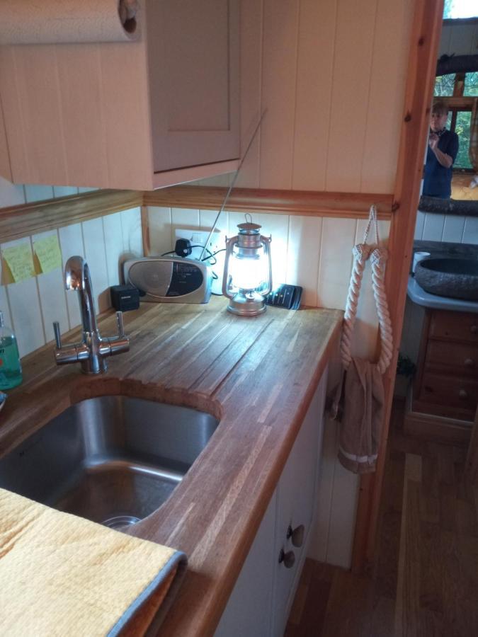 Glamping Malvern Shepherd Hut エクステリア 写真