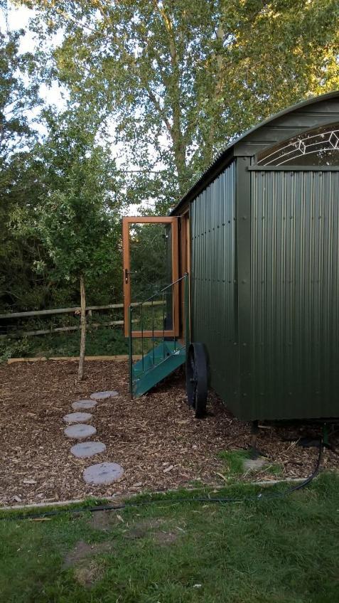 Glamping Malvern Shepherd Hut エクステリア 写真