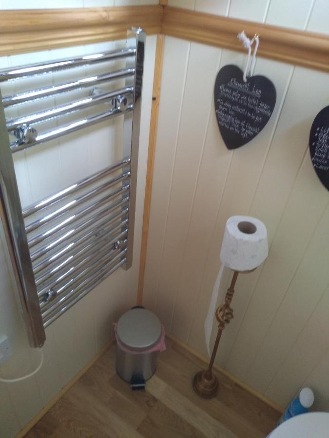 Glamping Malvern Shepherd Hut エクステリア 写真